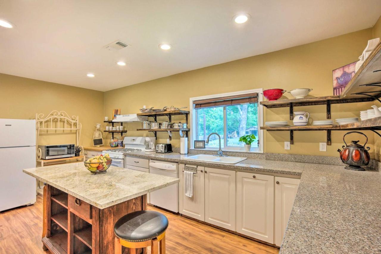 The Gathering Place Brenham Home On 6 Acres Екстериор снимка
